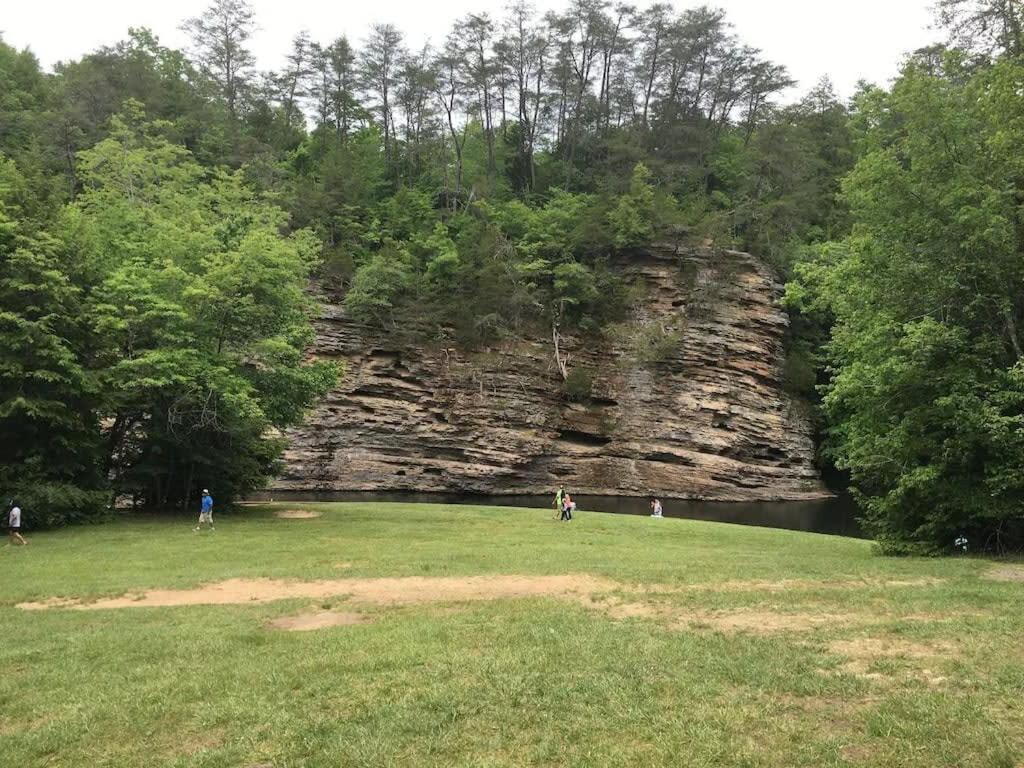 Tn State Parks Open! Hikes, Waterfalls, Firepits! Spencer Exterior photo